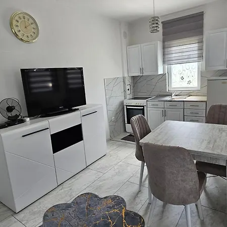 Rejjan Apartment *